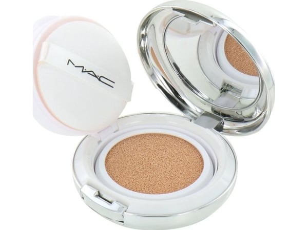 MAC Lightful C+ Compact Foundation SPF 50 Extra Light Rose 12 g