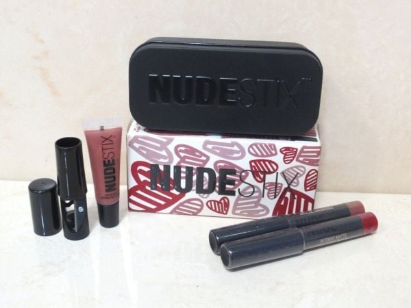 Sett Nudestix: Red Hot Lips Mini Kit Royal, Cream Lipstick, 04, Nude, 2 ml + Red Hot Lips Mini Kit Royal, Cream Lipstick, Posh, 2,5 ml