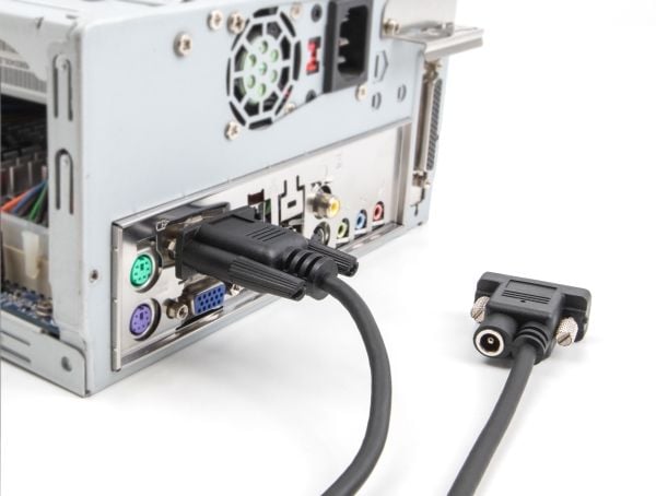 Delock - Seriell kabel - DB-9, 5,5 x 2,1 mm DC-jakk (hunn) til DB-9 (hunn) - 3 A - 10 m - tommelskruer, støtter RS-232 seriell grensesnitt - svart