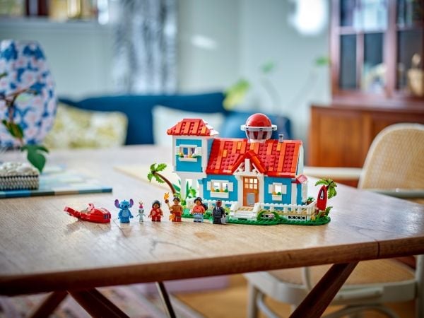 LEGO Disney 43268 Lilo and Stitch Beach House