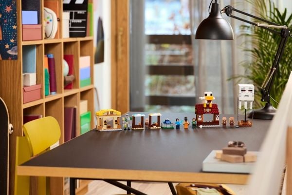 LEGO Minecraft 21273 Landsbyangrep med Geist-ballong