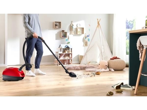 Bosch BGB41PET1, 700 W, Sylinteripölynimuri, Kuiva, Pölypussi, 4 L, HEPA