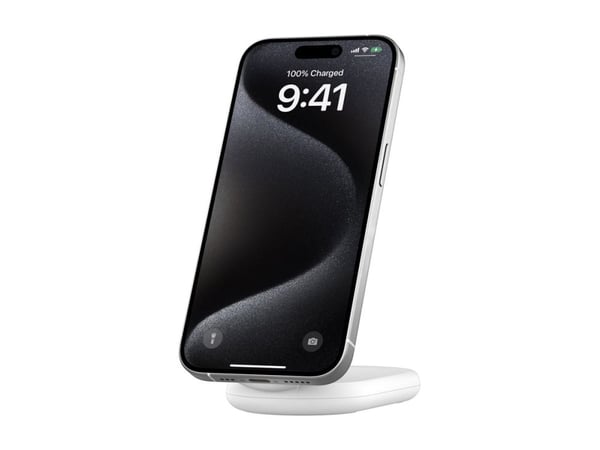 Belkin BoostCharge - Trådløst ladestativ - magnetisk, sammenleggbar, med Qi2 + AC-strømadapter - 15 watt - 3 A - Fast Charge, Power Delivery 3.1 - ...
