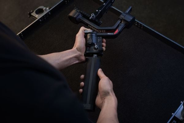 DJI RS BG70 - Batterihåndtak - høy kapasitet - for DJI RS 3, RS 3 Pro, RS 4, RS 4 Pro
