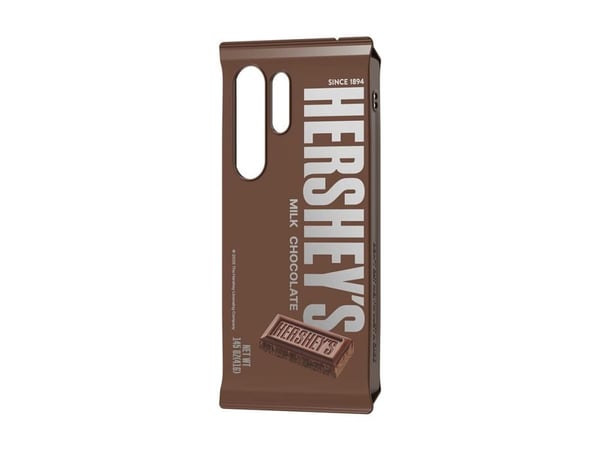 Samsung GP-FPS938SBB - Baksidedeksel for mobiltelefon - brun - Hershey's milk chocolate snack - for Galaxy S25 Ultra