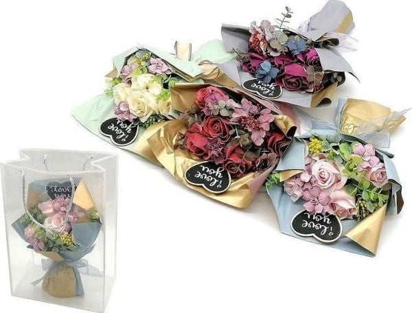 Blomsterbukett med roser i dekorativ pose MIX