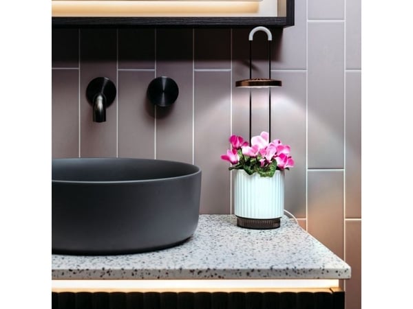 Click And Grow Click &amp; Grow HydroVase - kasvattaa tuoreita kasveja sisätiloissa ympäri vuoden LED-valaistuksen ja itsekastelulaitteen avulla - ...
