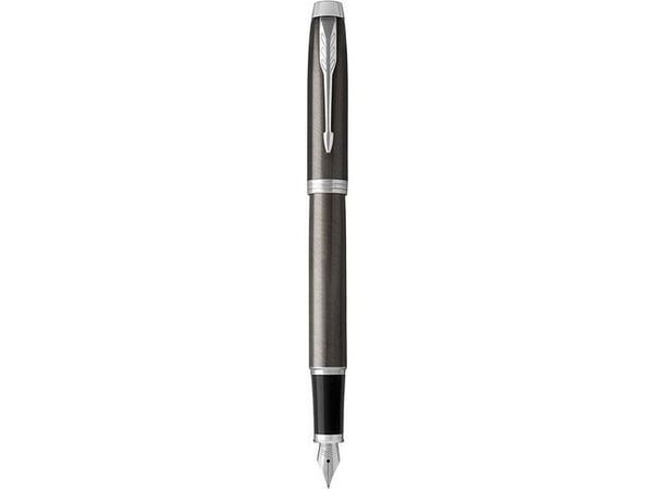 Parker IM. produktens färg: brun, bläckpåfyllningssystem: patronpåfyllningssystem, kroppsmaterial: mässing. förpackningstyp: låda. antal per förpac...