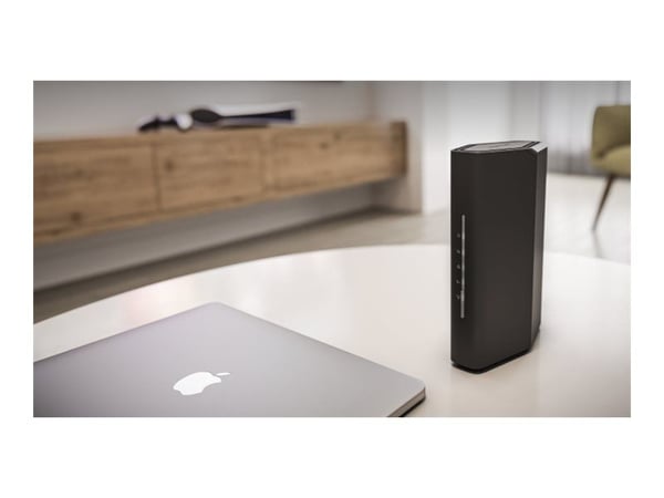 NETGEAR Nighthawk RS100 - Trådløs ruter 4-portssvitsj - 1GbE, 2.5GbE, Wi-Fi 7 Dobbeltbånd