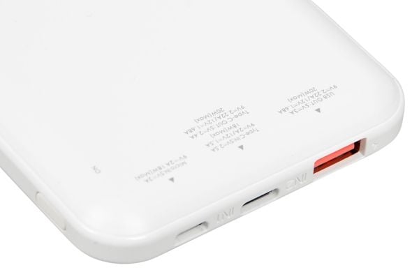 iBOX PB10 - Strømbank - 10000 mAh - 20 watt - 3 A - PD 3.0, QC 3.0 - 2 utgangskontakter (USB, USB-C) - på kabel: USB-C - hvit