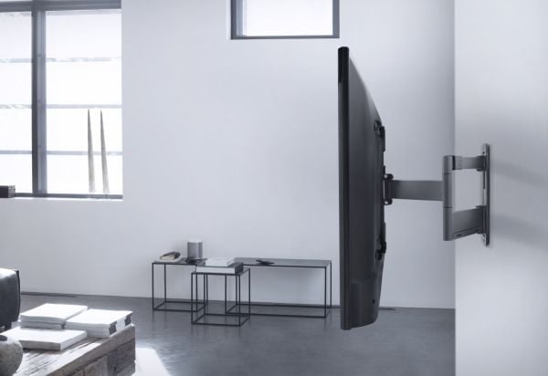 One For All Dynamic Line veggfeste til TV med full bevegelse (WM5650), 106,7 cm (42"), 2,54 m (100"), 200 x 200 mm, 600 x 600 mm, -5 - 10°, Sort