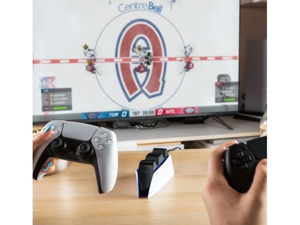 FIXED - Ladestativ - 2 utgangskontakter (PS5-kontrollerkontakt) - svart, hvit