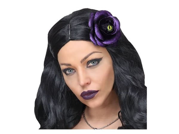 Violetti ruusu kissan silmällä