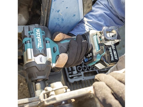 Makita DTW700RTJ - Støtskiftenøkkel - trådløs - 1/2" firkantdrev - 700 N·m - 2 batterier - 18 V