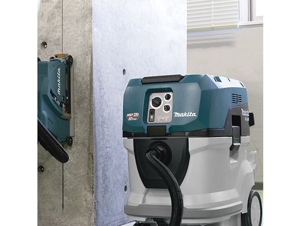 Makita VC006GMZ01
