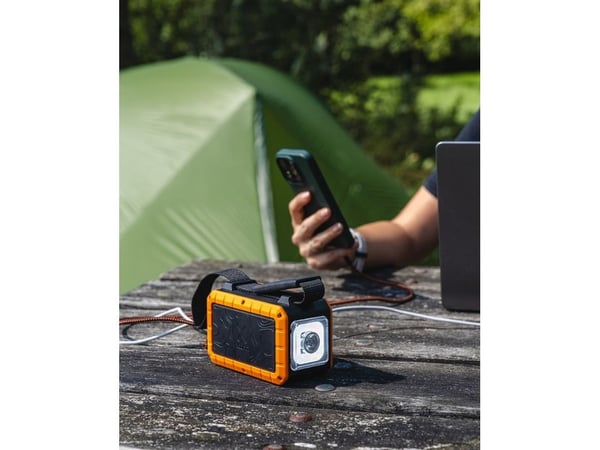 Xtorm XR204, 40000 mAh, Quick Charge 3.0, musta, Oranssi