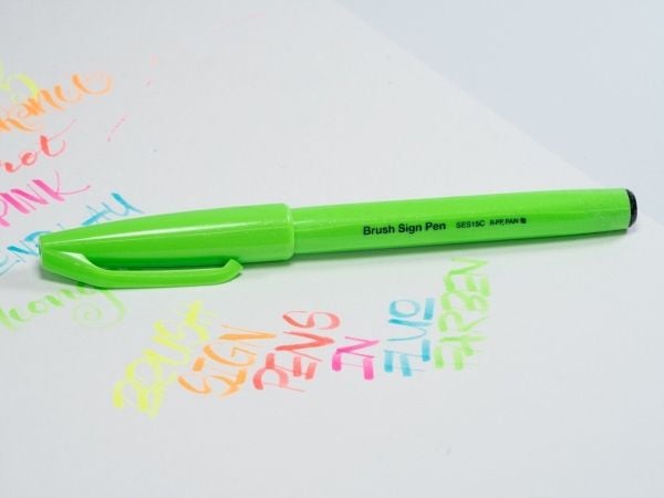 PentelArts penselpen Brush Sign Pen SES15, neon-grön kalligrafipenna med flexibel borstspets, linjetjocklek (SES15C-FKX)