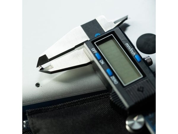 iFixit - Digital skyvelære - 150 mm / 6 in - stål