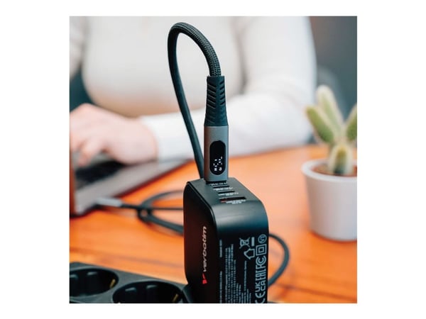 Verbatim 31849 USB4 Gen 2x2 1,2 m USB C -kaapeli Musta