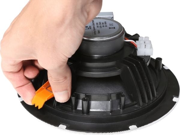 Audac AUDAC CENA706I/W takhøyttaler 6,5" med SpringFit™-montering, hvit versjon, 8 Ohm og 100V