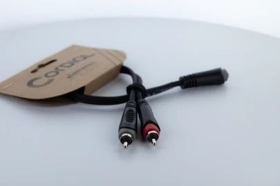 Cordial EY 0.3 YCC, 3.5mm, Naarasliitin, 2 x RCA, Urosliitin, 0.3 m, Musta