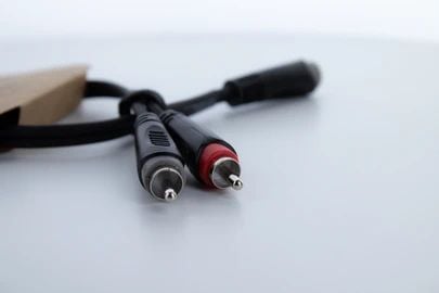 Cordial EY 0.3 YCC, 3.5mm, Naarasliitin, 2 x RCA, Urosliitin, 0.3 m, Musta