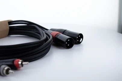 Cordial 14847, 2 x XLR (3-pin), Hankjønn, 2 x RCA, Hankjønn, 1 m, Svart, Rød