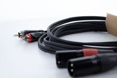 Cordial 14847, 2 x XLR (3-pin), Hankjønn, 2 x RCA, Hankjønn, 1 m, Svart, Rød