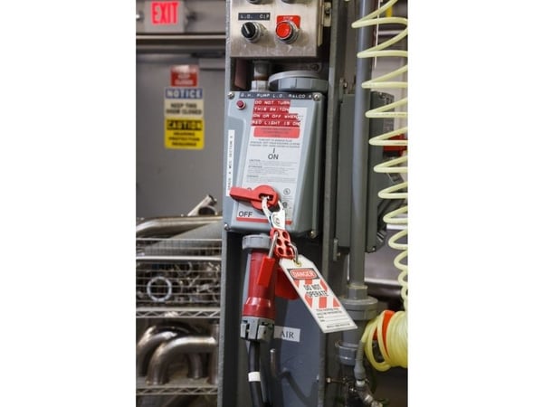 Hasp Lockout LOTO-64 m/tab stål 1'' rød