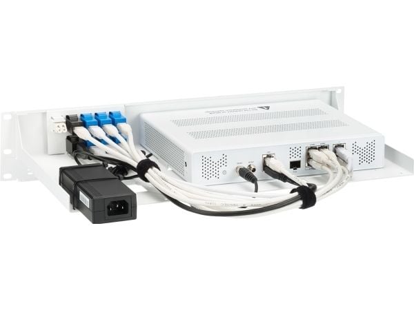 Rackmount.IT RM-SR-T15 - Monteringssett for nettverksenhet - rackmonterbar - signalhvit - 1.3U - 19" - for Sophos XGS 108