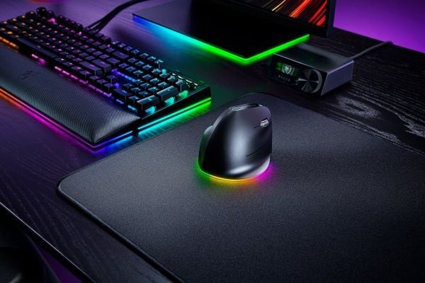 Razer Pro Click V2 Vertical, Oikeakätinen, Vaakasuuntainen muotoilu, Optinen, RF Wireless + Bluetooth + USB Type-C, 30000 DPI, musta