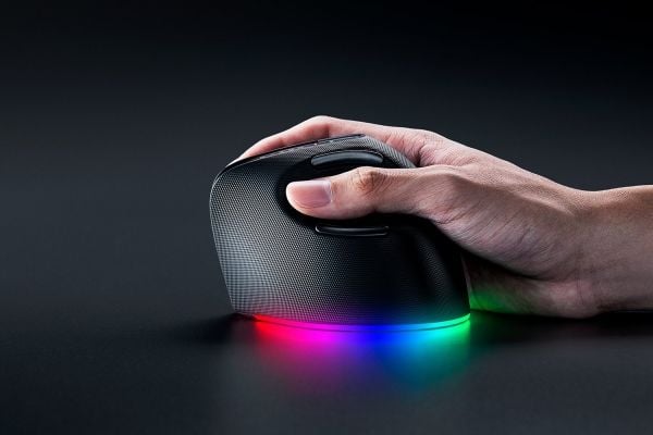 Razer Pro Click V2 Vertical, Oikeakätinen, Vaakasuuntainen muotoilu, Optinen, RF Wireless + Bluetooth + USB Type-C, 30000 DPI, musta