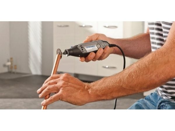 Dremel Monitoimityökalu 3000 130W + 15 tarviketta (F0133000JC)