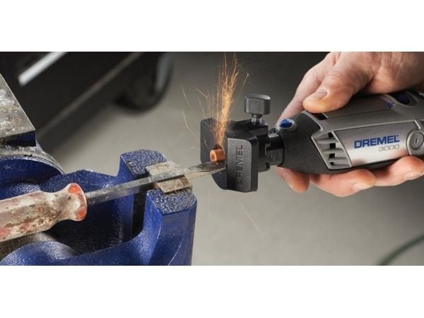 Dremel Monitoimityökalu 3000 130W + 15 tarviketta (F0133000JC)