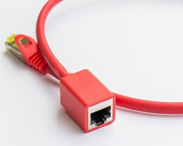 Good Connections RNS patchkabel-forlenger med låsebeskyttelse, Cat. 6, S/FTP, PiMF, PVC, 250MHz, OFC, CU, rød, 3 m
