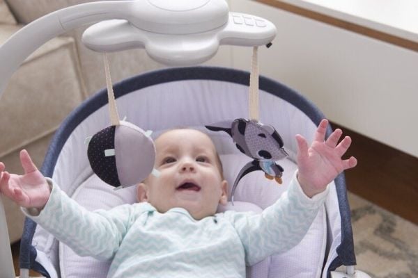 Tiny Love monikäyttöinen syöttötuoli ja keinutuoli 3in1 - denimi