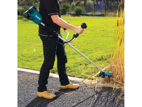 Makita DUR368APT2, 2-i-1 hekke- og trådkutter, 35 cm, Blad og nylontråd, U-type håndgrep, 6500 RPM, Grønn