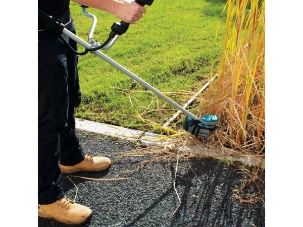 Makita DUR368APT2, 2-i-1 hekke- og trådkutter, 35 cm, Blad og nylontråd, U-type håndgrep, 6500 RPM, Grønn