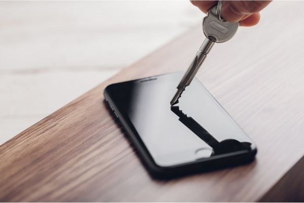 Moshi AirFoil Pro Apple iPhone SE 2020/8 hybridilasi (musta kehys)