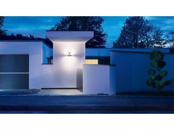 Vegg-/kinkietlampe Steinel LED 12W Steinel L 820 LED iHF Connect med sensor antrasitt