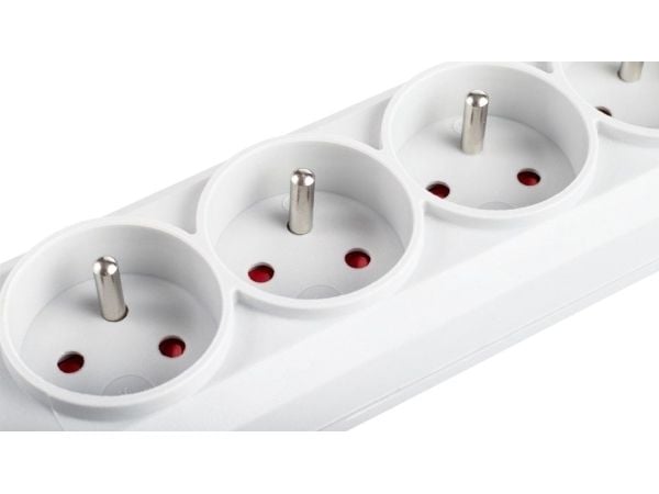 Libox LBR5-5 5-pistorasiapistorasia, 5m, valkoinen