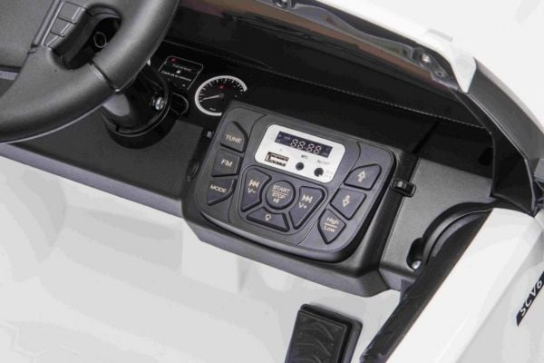 Ramiz-kjøretøy Land Rover Discovery hvit