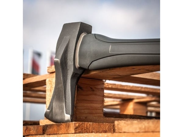 Bradas yxa universal FIBERGLASS 2000 g Bradas 5112