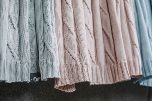 Pulp bambus sengeteppe med sølvioner (flette rosa)