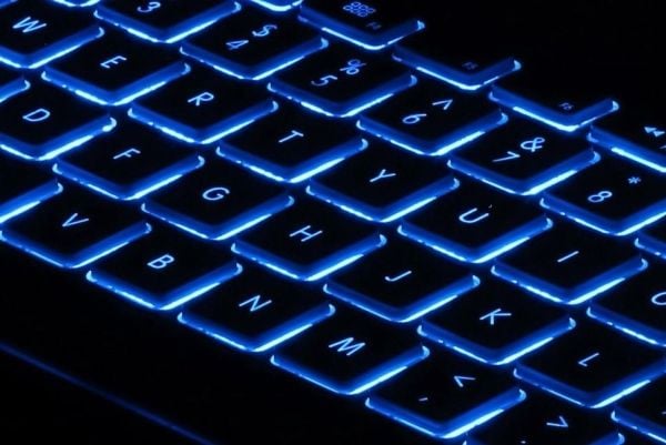 Matias RGB taustavalaistu langallinen alumiini Tenkeyless - Tastatur - taustavalaistu - USB - USA - lajittelu alumiini