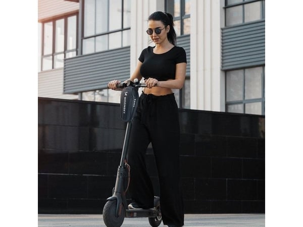 Wozinsky vanntett styrehåndtakveske til scooter 2L svart (WSB3BK)