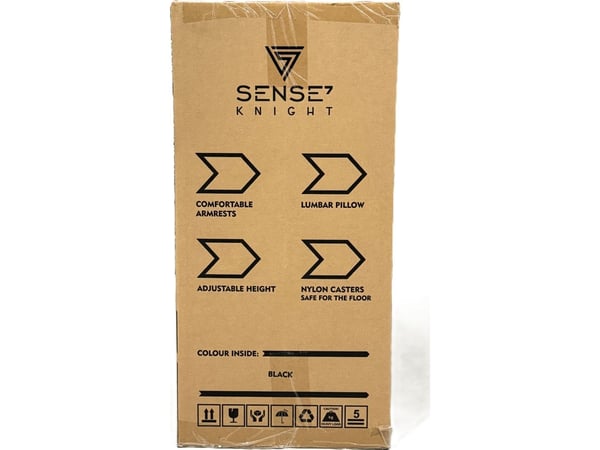 SENSE7 Knight lenestol i svart stoff