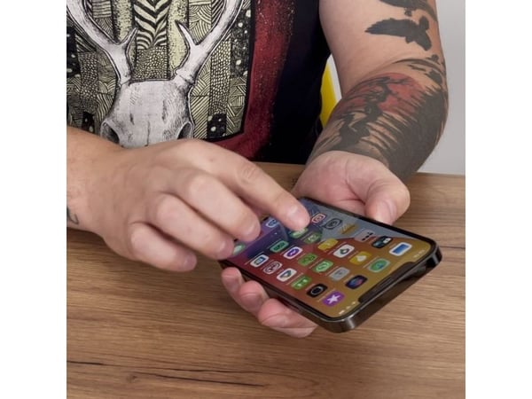 Wozinsky 2x supervahva Full Glue koko näytön karkaistu lasi, jossa Case Friendly kehys iPhone 14, iPhone 13 Pro / iPhone 13 musta