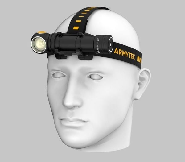 ArmyTek Wizard C2 Pro Max Magnet Warm LED (RGB) lommelykt m/magnetfeste batteridrevet 3720 lm 1440 h 79 g