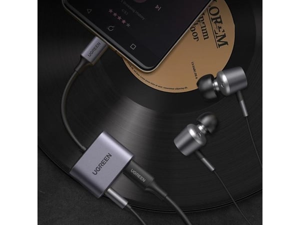 Ugreen - USB-C til hodetelefonjakk / ladeadapter - USB-C hann til USB-C, 3,5 mm telefonjakk hunn - USB Power Delivery (30 W)